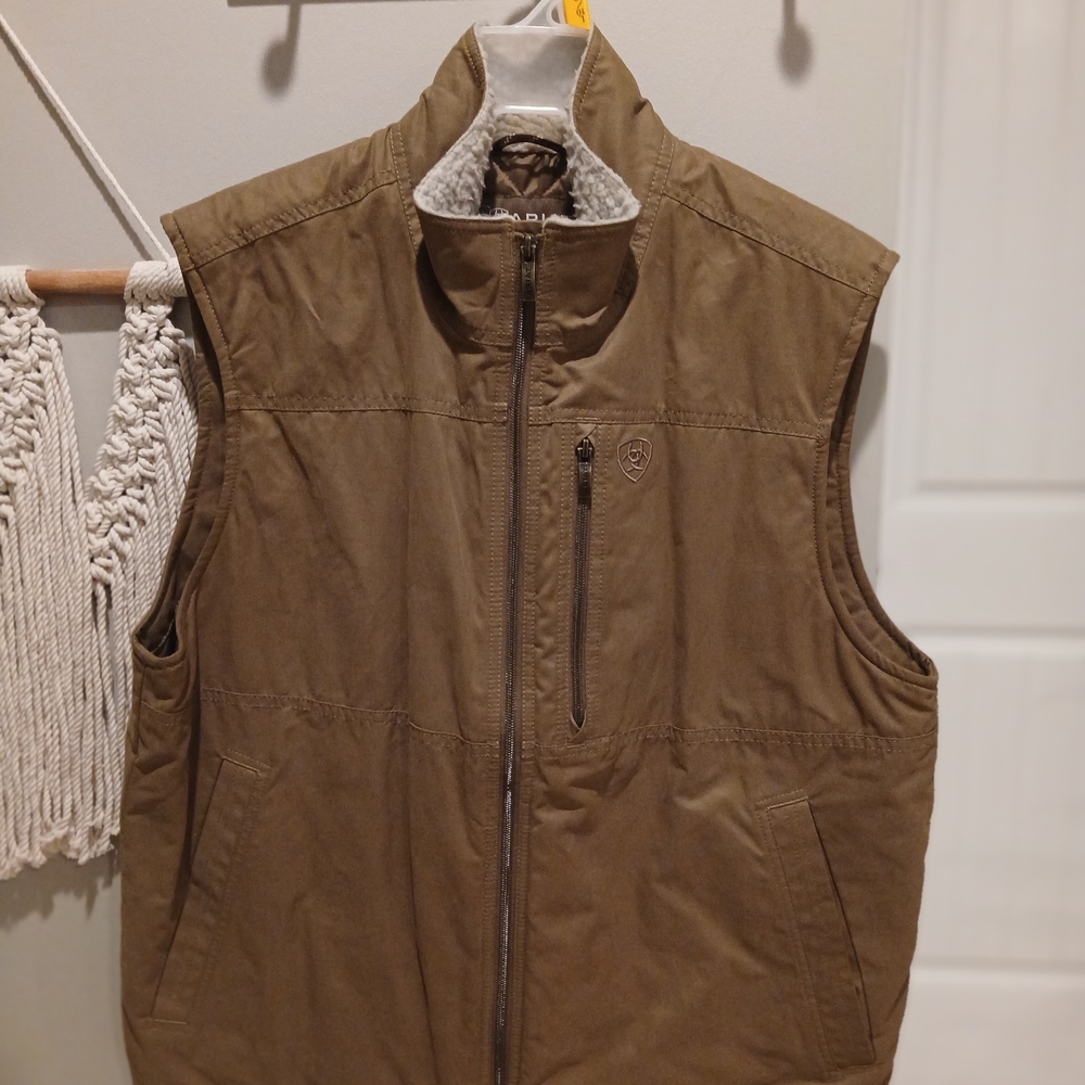 Ariat Men's Tan Quilted Vest